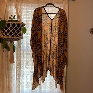 L.I.F.E. yellow and black leopard kimono sz. L